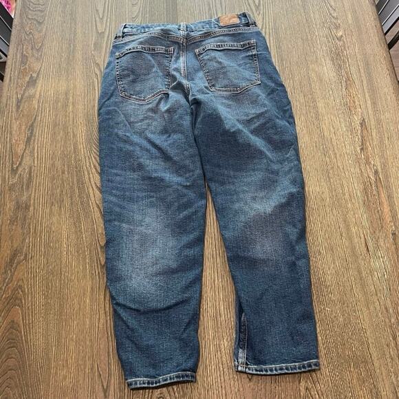 American Eagle Curvy Mom Jeans High-Rise Strigid Denim Medium Wash Blue Size 6 - Picture 9 of 12